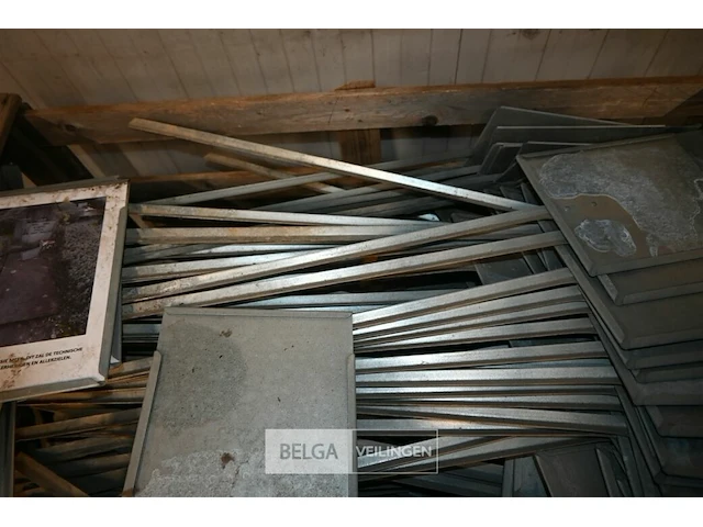 Grote partij metalen informatiebordjes - afbeelding 6 van  7