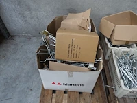 Grote partij metalen onderdelen voor rekken - afbeelding 14 van  21