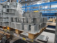 Grote partij metalen paalhouders - afbeelding 2 van  11