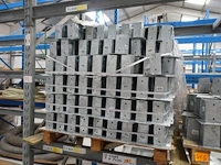Grote partij metalen paalhouders - afbeelding 4 van  11