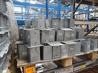 Grote partij metalen paalhouders - afbeelding 10 van  11