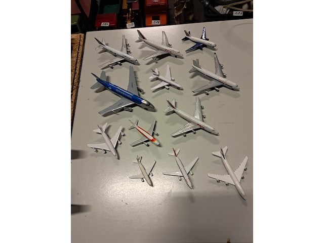 Grote partij metalen vliegtuigen 12 stuks - afbeelding 1 van  6