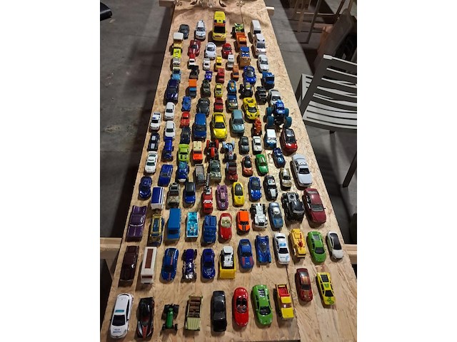 Grote partij metalen wagens 110 stuks - afbeelding 1 van  9