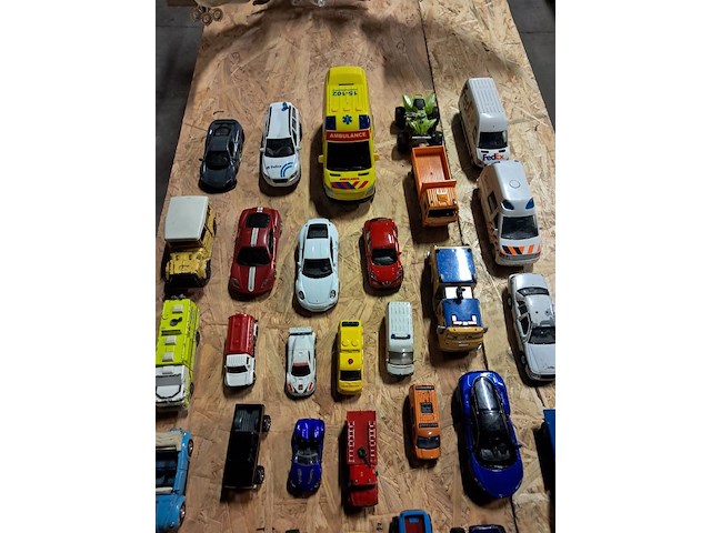 Grote partij metalen wagens 110 stuks - afbeelding 2 van  9