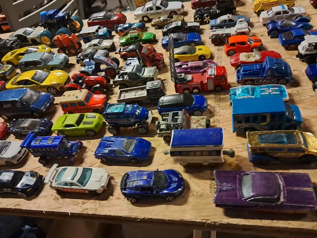 Grote partij metalen wagens 110 stuks - afbeelding 8 van  9