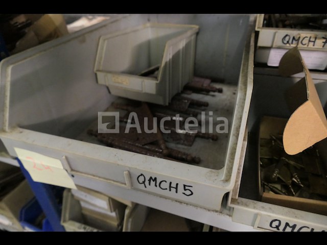 Grote partij meubelscharnieren; ijzeren en messing reuzelpluggen - afbeelding 3 van  19