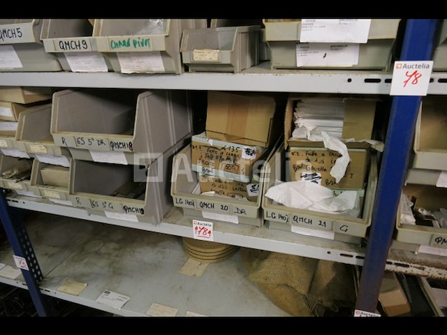 Grote partij meubelscharnieren; ijzeren en messing reuzelpluggen - afbeelding 4 van  19