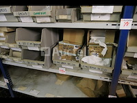 Grote partij meubelscharnieren; ijzeren en messing reuzelpluggen - afbeelding 4 van  19