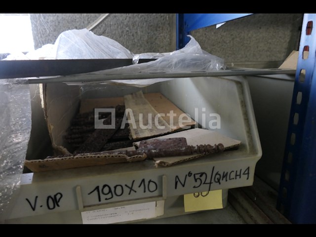 Grote partij meubelscharnieren; ijzeren en messing reuzelpluggen - afbeelding 5 van  19