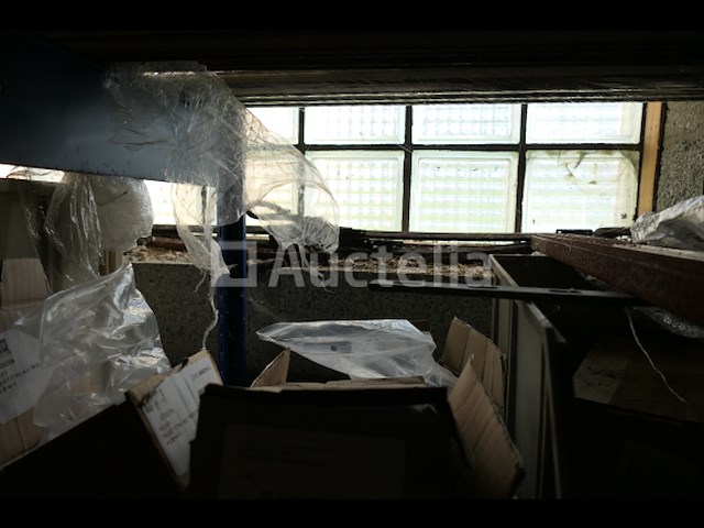 Grote partij meubelscharnieren; ijzeren en messing reuzelpluggen - afbeelding 6 van  19