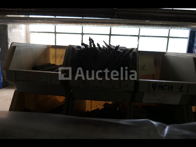 Grote partij meubelscharnieren; ijzeren en messing reuzelpluggen - afbeelding 11 van  19