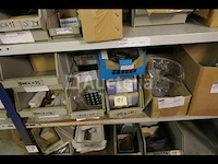 Grote partij meubelscharnieren; ijzeren en messing reuzelpluggen - afbeelding 13 van  19