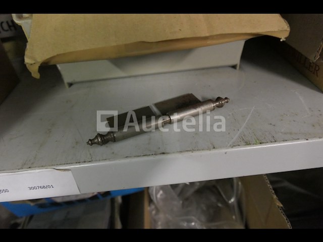 Grote partij meubelscharnieren; ijzeren en messing reuzelpluggen - afbeelding 15 van  19