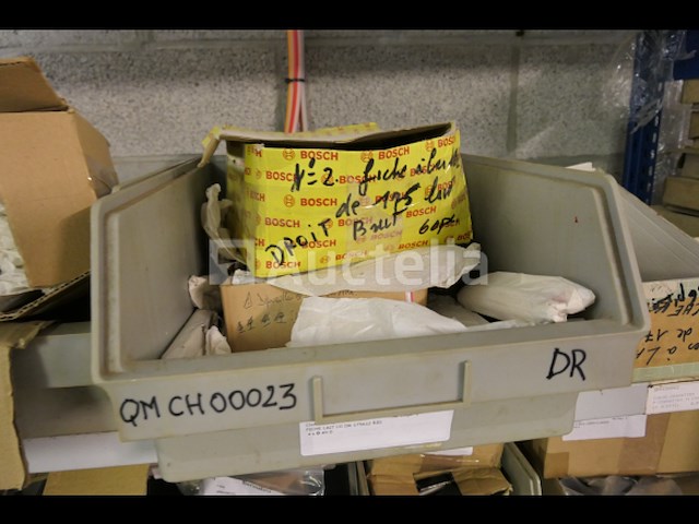 Grote partij meubelscharnieren; ijzeren en messing reuzelpluggen - afbeelding 17 van  19