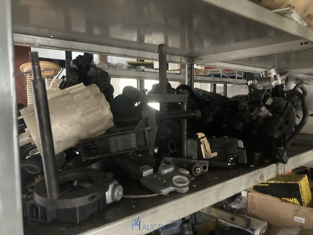 Grote partij onderdelen en toebehoren voor auto's - afbeelding 15 van  44