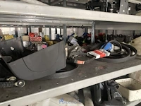 Grote partij onderdelen en toebehoren voor auto's - afbeelding 29 van  44