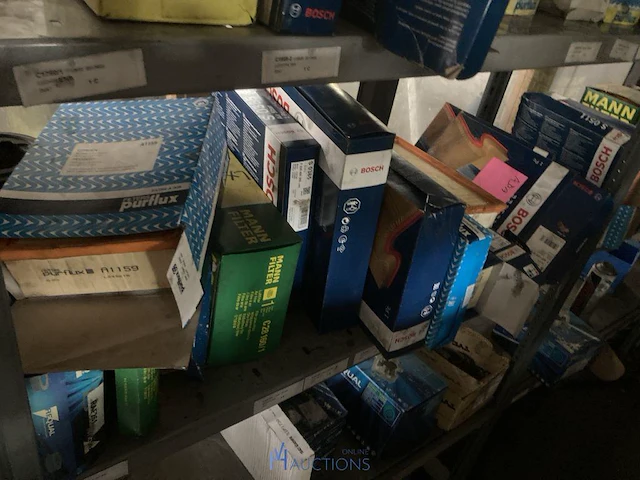 Grote partij onderdelen en toebehoren voor auto's - afbeelding 23 van  44