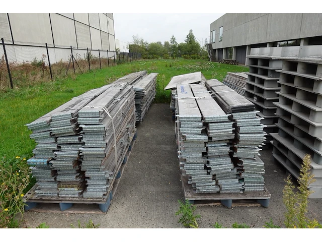 Grote partij palletranden & diverse palletdeksels - afbeelding 5 van  5