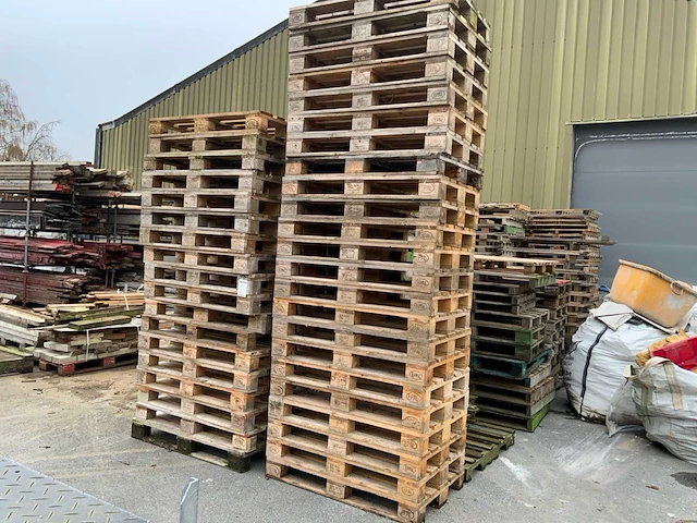 Grote partij pallets - afbeelding 2 van  5