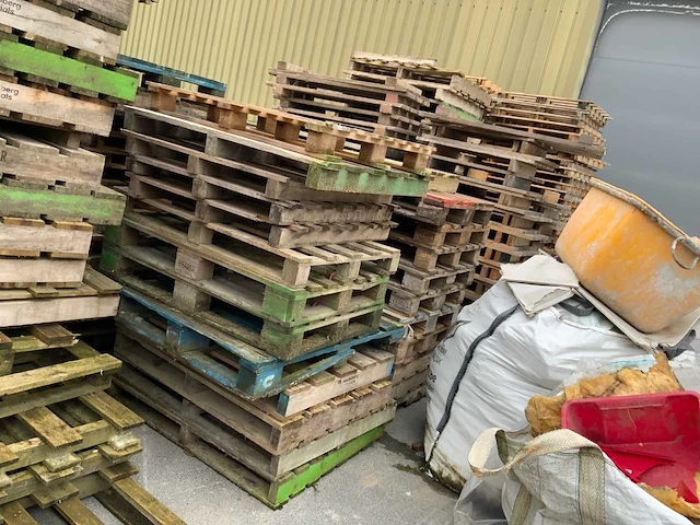 Grote partij pallets - afbeelding 3 van  5