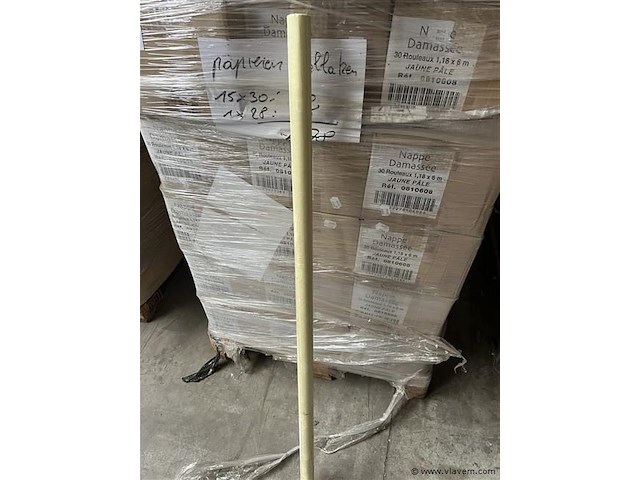 Grote partij papieren tafellakens (zonder pallet) - afbeelding 2 van  2