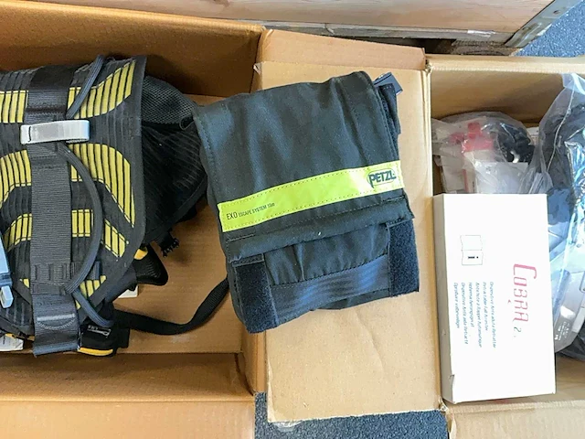 Grote partij petzl klimmaterialen 40x - afbeelding 4 van  12