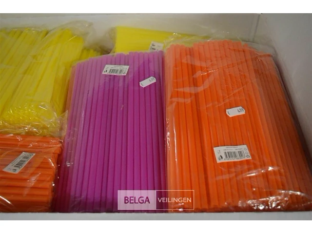 Grote partij plastic rietjes - afbeelding 2 van  4