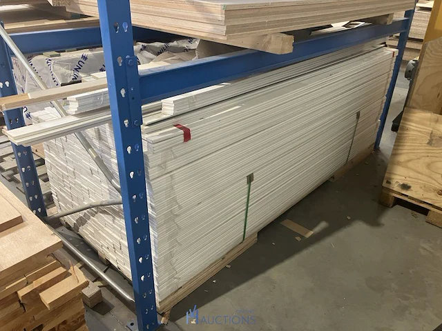 Grote partij plinten - afbeelding 1 van  3