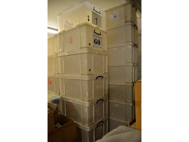 Grote partij pvc bakken met en zonder deksel ca. 95 stuks 145x84 (b248) - afbeelding 2 van  8