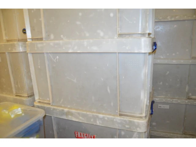 Grote partij pvc bakken met en zonder deksel ca. 95 stuks 145x84 (b248) - afbeelding 5 van  8