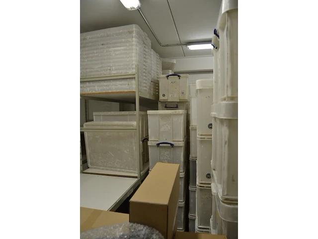 Grote partij pvc bakken met en zonder deksel ca. 95 stuks 145x84 (b248) - afbeelding 6 van  8