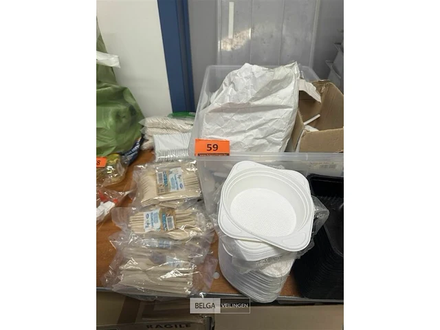 Grote partij pvc bestek en dozen - afbeelding 1 van  7