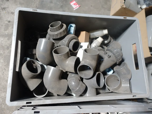 Grote partij pvc koppelstukken - afbeelding 2 van  34