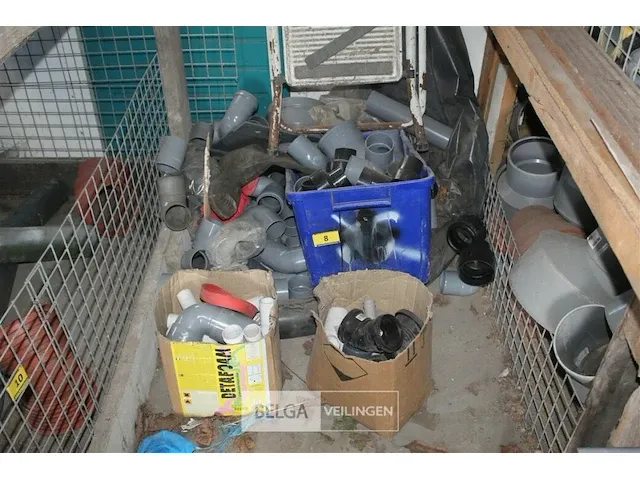 Grote partij sanitair pvc - afbeelding 1 van  6
