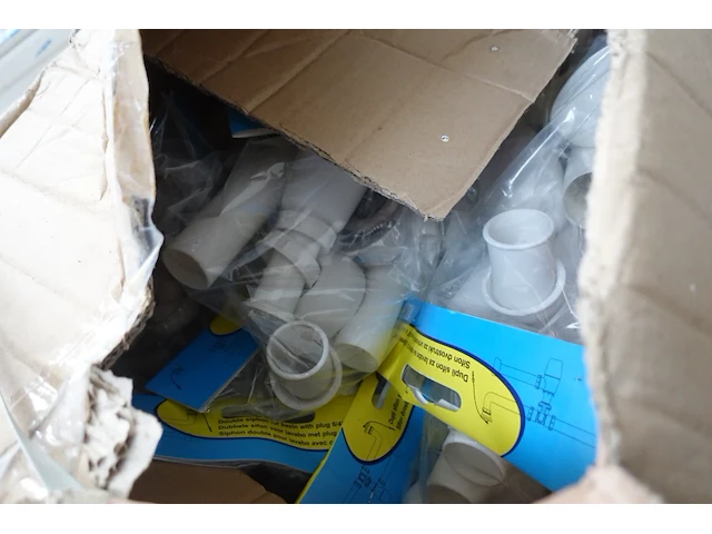 Grote partij sanitair toebehoren - afbeelding 2 van  11