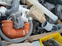 Grote partij sanitaire pvc koppelingen en galva koppelingen (15) - afbeelding 2 van  21