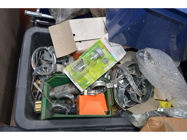 Grote partij sanitaire pvc koppelingen en galva koppelingen (15) - afbeelding 11 van  21