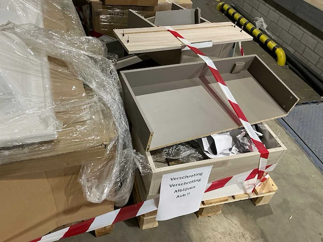 Grote partij sanitaire retourgoederen - afbeelding 8 van  14