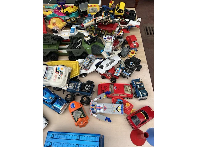Grote partij speelgoed - afbeelding 2 van  8