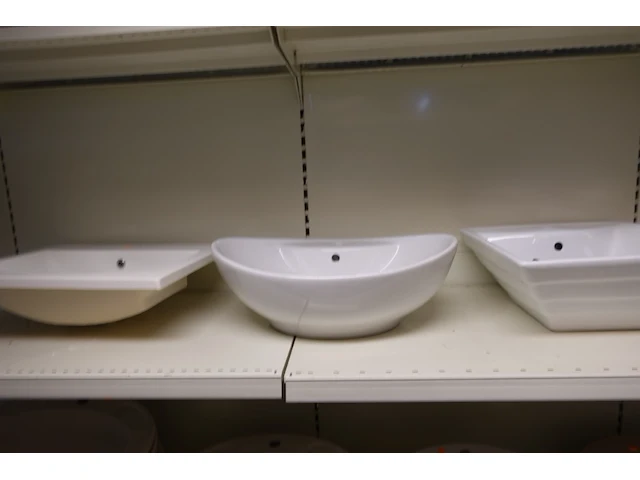 Grote partij spoelbakken en wc brillen - afbeelding 13 van  13