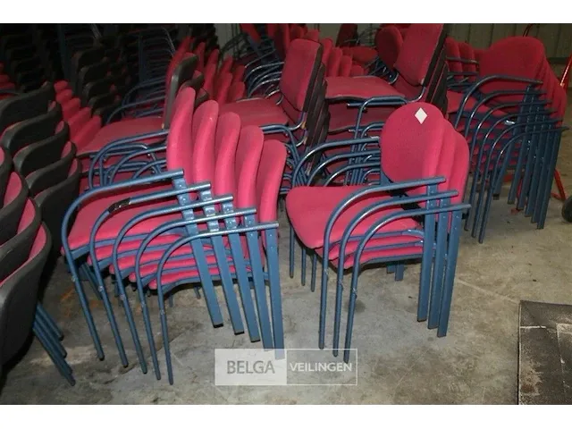 Grote partij stapelstoelen - afbeelding 2 van  9