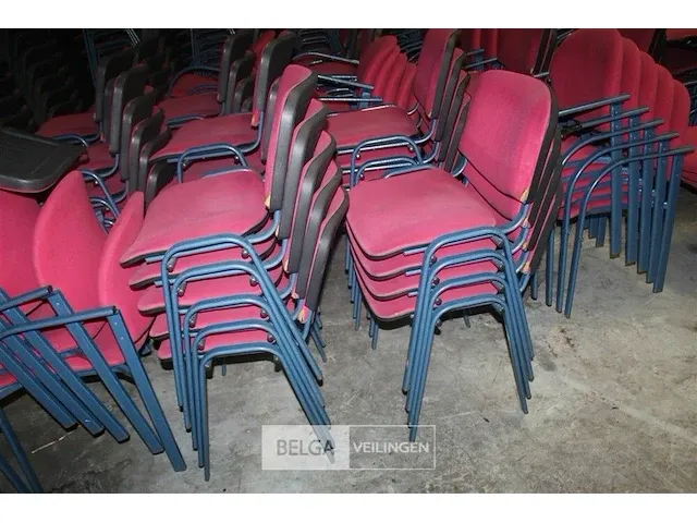 Grote partij stapelstoelen - afbeelding 3 van  9