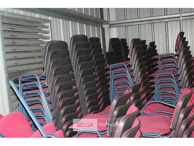 Grote partij stapelstoelen - afbeelding 4 van  9