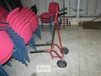 Grote partij stapelstoelen - afbeelding 6 van  9