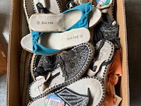 Grote partij strandsandalen - afbeelding 1 van  2