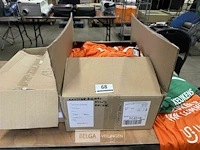 Grote partij voetbalshirts en kousen - afbeelding 1 van  5