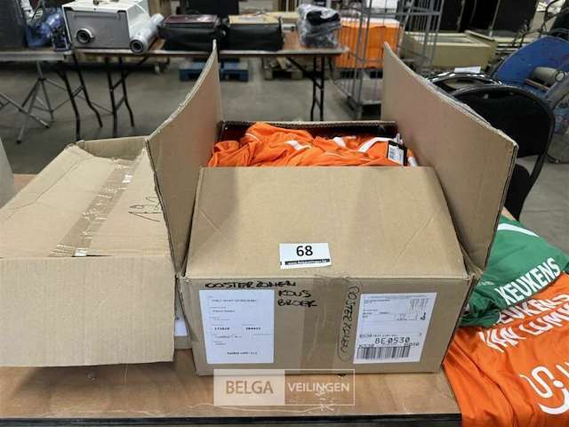 Grote partij voetbalshirts en kousen - afbeelding 2 van  5