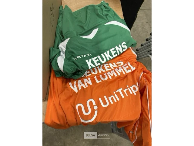 Grote partij voetbalshirts en kousen - afbeelding 3 van  5