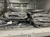 Grote partij voorraad kledij van plm 400 kledingstukken - afbeelding 33 van  107