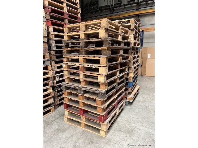 Grote partij wegwerppalletten - afbeelding 1 van  3